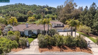 195 Pine Creek Rd, Walnut Creek, CA 94598
