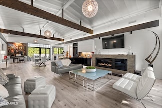 8614 E Berridge Ln, Scottsdale, AZ 85250