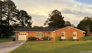 109 Western Dr, Roanoke Rapids, NC 27870
