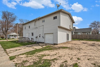 202 Poplar St, Three Oaks, MI 49128