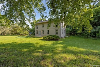 11240 Silver Lake Rd, Byron, MI 48418