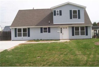 8 Noblewood Ln, Levittown, PA 19054