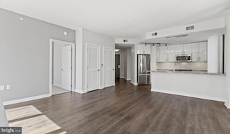 8300 Wisconsin Ave Unit 1B-836, Bethesda, MD 20814
