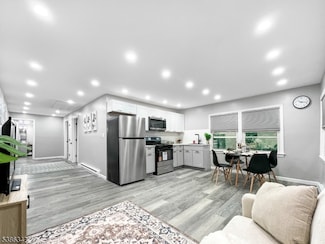 208 Fayette Ave, Wayne, NJ 07470