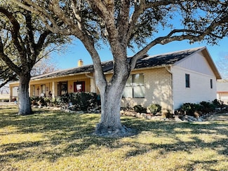 113 Bogey Cir, Comanche, TX 76442