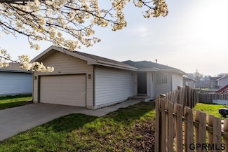 1908 NW 54th St, Lincoln, NE 68528