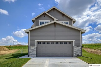 11319 Portage Cir, Papillion, NE 68046