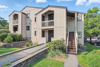 34 Overlook Commons, Yorktown Heights, NY 10598