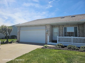 5966 Red Feather Dr Unit 32, Bay City, MI 48706