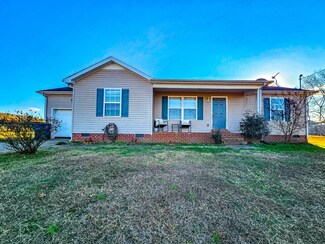 810 Winners Cir S, Shelbyville, TN 37160