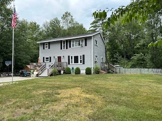 4 Rowes Corner Ln, Hooksett, NH 03106