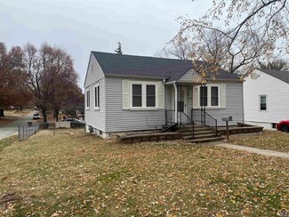 3320 SW 10th St, Topeka, KS 66604