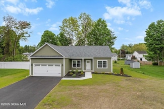 4 Berry Dr, Queensbury, NY 12804