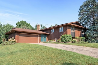 10200 10th Avenue Cir S, Bloomington, MN 55420