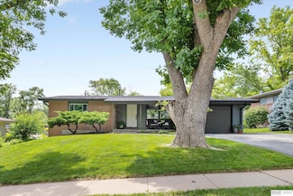 9638 Maple Dr, Omaha, NE 68134