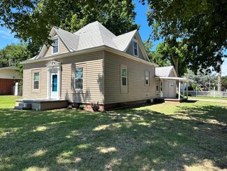 1702 S 6th St, Chickasha, OK 73018
