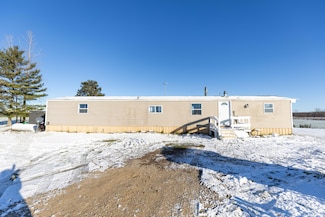 8945 E Fenwick Rd, Carson City, MI 48811