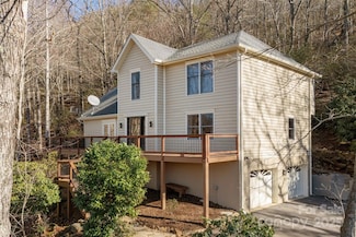 103 Honey Locust Dr, Mills River, NC 28759