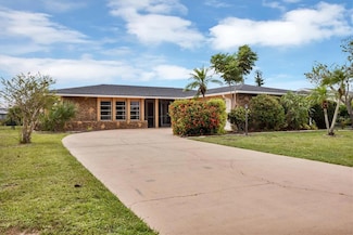 18 Annapolis Ln, Rotonda West, FL 33947