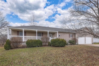 908 Glengera St, Peculiar, MO 64078