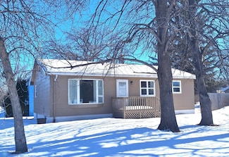 309 River St, Cavalier, ND 58220