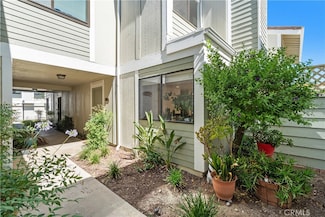 27074 Hidaway Ave Unit 3, Canyon Country, CA 91351