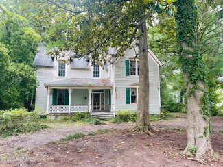 312 S Dennis St, Enfield, NC 27823