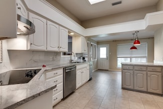 7 Roaring Creek Ct, Roanoke, TX 76262