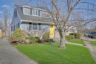 43 Collins Ave, Port Monmouth, NJ 07758
