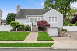 3322 Bayfield Blvd, Oceanside, NY 11572
