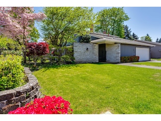 2915 Chuckanut St, Eugene, OR 97408