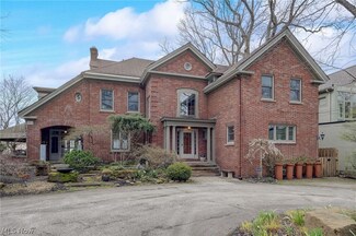 2237 Chestnut Hills Dr, Cleveland, OH 44106