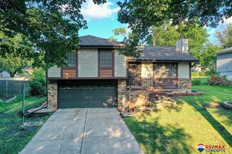 5230 S 37th St, Lincoln, NE 68516