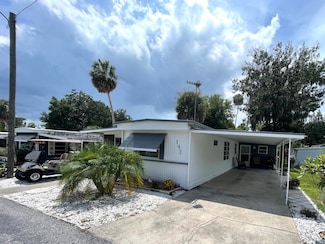 142 Sycamore Dr, Tavares, FL 32778