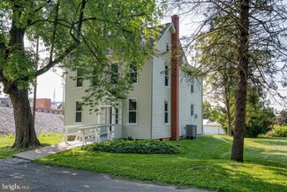 16 W Summit St, Annville, PA 17003