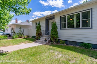 521 3rd St W, Dickinson, ND 58601