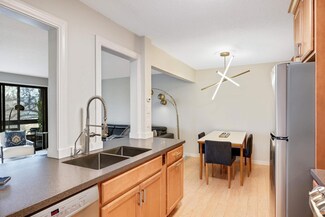 4370 Brookside Ct Unit 209, Edina, MN 55436