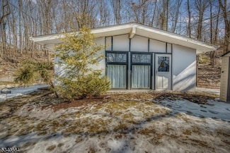 15 Stevens Trail, Hopatcong, NJ 07843