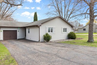 1212 Hilltop Blvd, McHenry, IL 60050