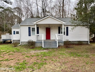 225 Oakwood Dr, Vass, NC 28394