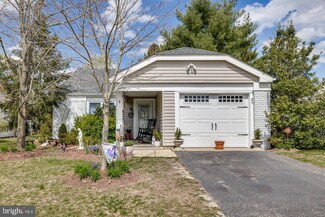 8 Banbury Ln, Southampton, NJ 08088