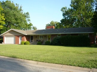 405 Charles St, Hesston, KS 67062