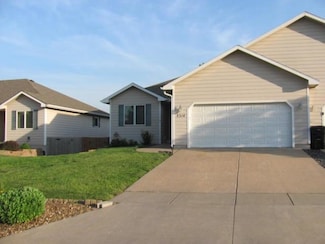 2316 Applewood Ln, Salina, KS 67401