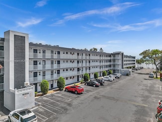445 NE 195th St Unit 431, Miami, FL 33179