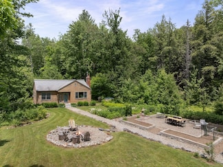 2042 Nebraska Valley Rd, Stowe, VT 05672