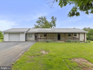 193 Chevy Ln, Berkeley Springs, WV 25411