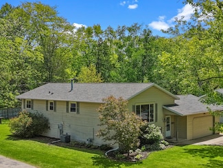 7 Ridgway St, Elkhorn, WI 53121