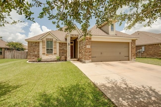 7418 Masters Dr, Navasota, TX 77868