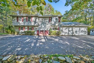 582 Shane Dr, Effort, PA 18330