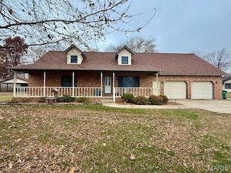 654 S 7th St, Breese, IL 62230